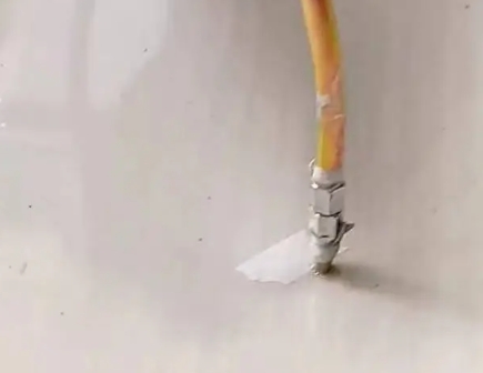 鄂尔多斯瓷砖空鼓维修公司专业解答在瓷砖铺贴过程中，如果使用的砂料过粗（如全部使用了粗砂），可能会导致以下问题